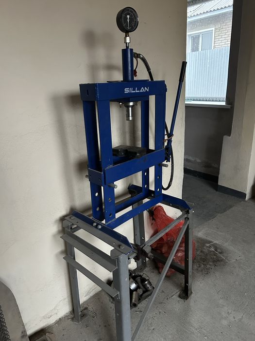 Продам заводской пресс на 10 тонн