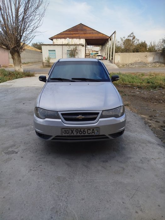 Nexia 2 1.6 sotiladi