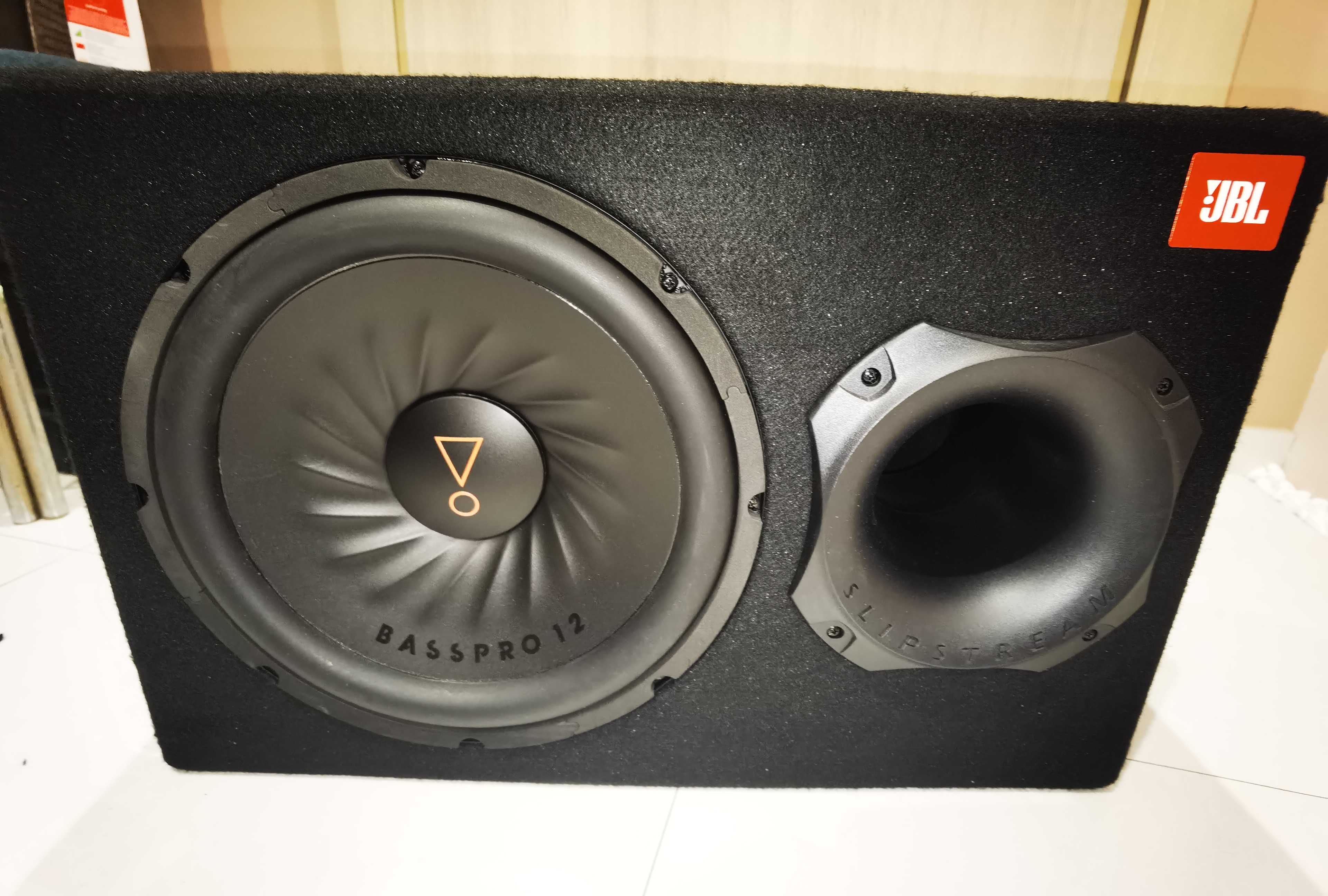 JBL BASSPRO 12 Субуфер за кола