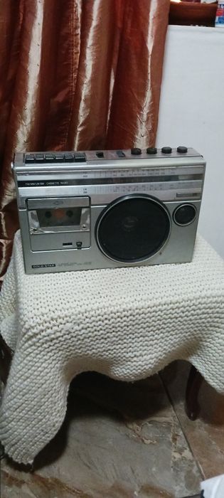 Vind radiocasetofon Goldstar    vechi pt colectie