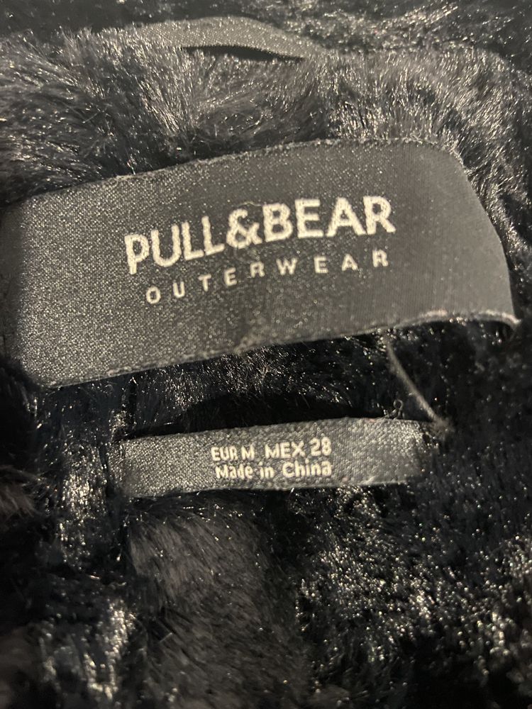 Черно пухкаво яке от Pull&Bear