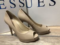 Обувки на висок ток Guess