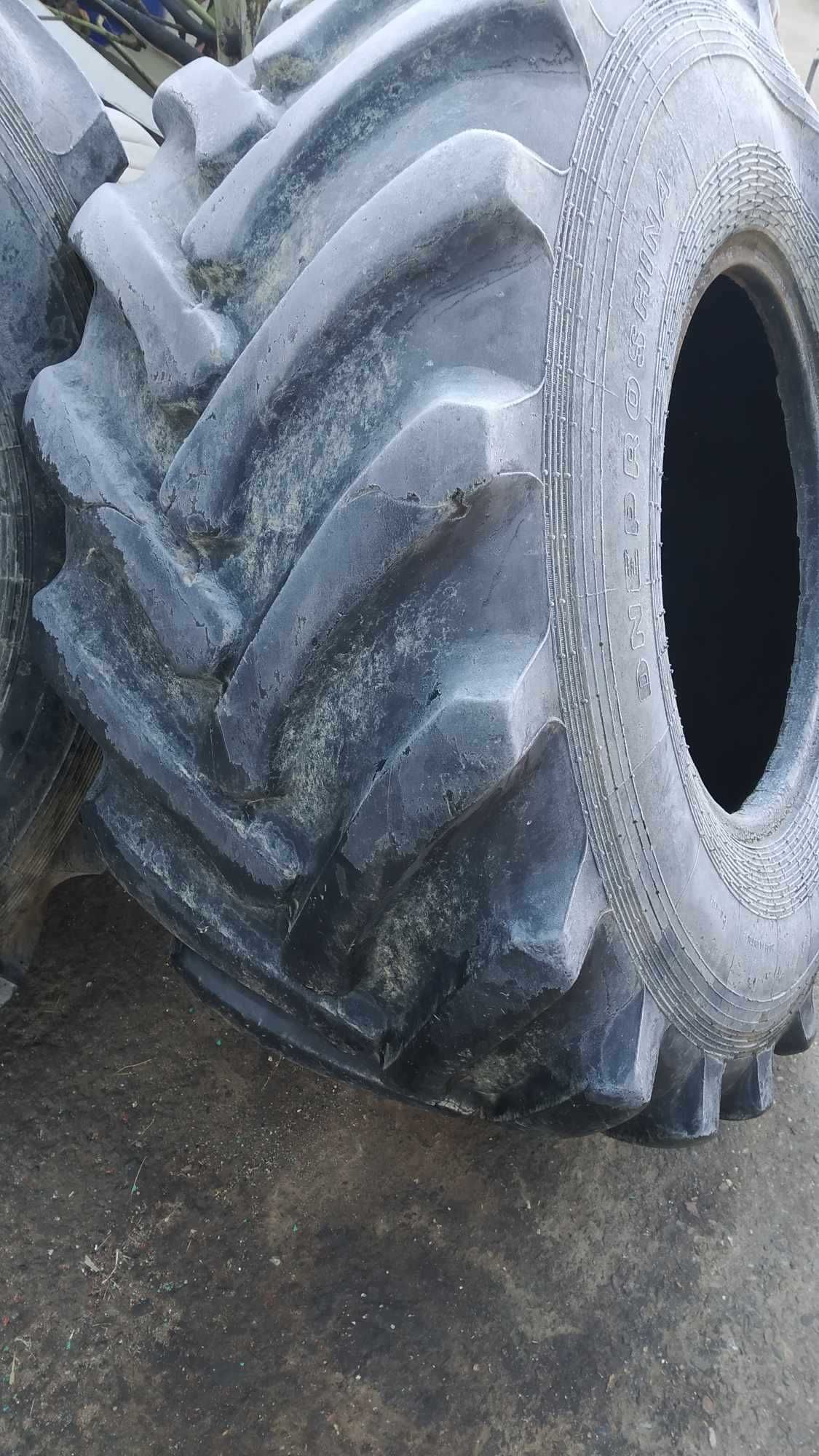 4 бр. Гуми с джанти за селскостопански трактор Т - 150