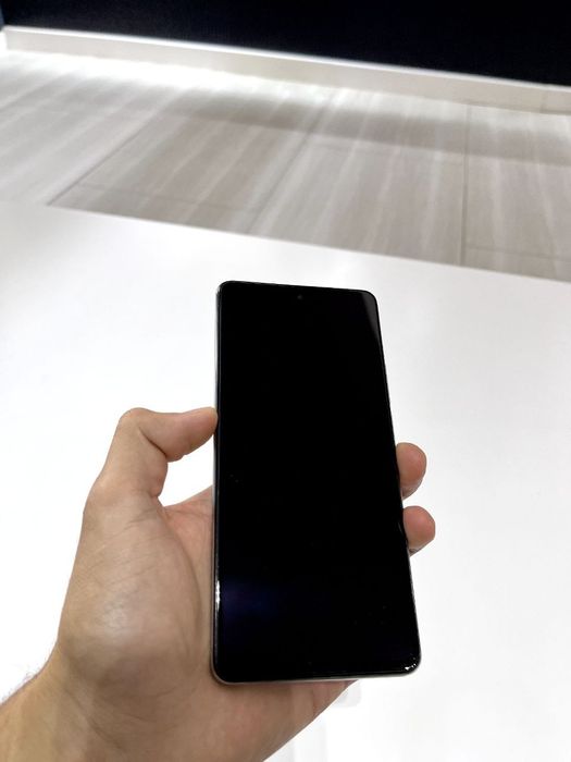 Xiaomi 11T /5G
128/8 
Karobka hamma narsasi full
PuBG 90 FPS
Xolati id