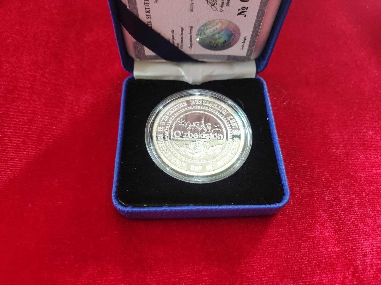 Коллекционные монеты из серебра 31,1gr.