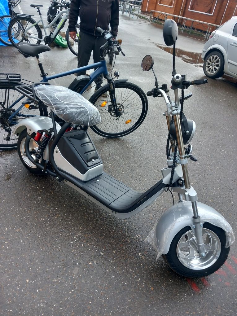 Vand biciclete și scutere electrice