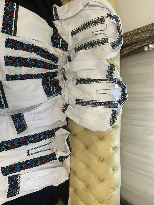 Cămașă cu mărgele cusuta manual