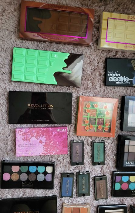 Нова и малко използвана козметика Kiko, Nyx, Este Lauder и други.