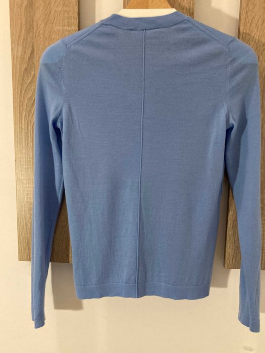 Блузи на BOSS и United Colors of Benetton в свежи сини цветове