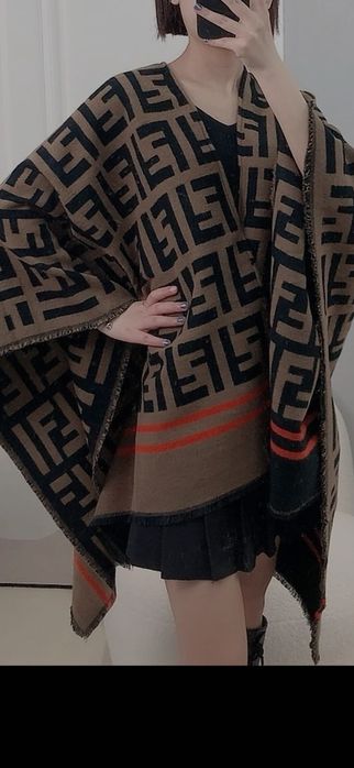 Poncho Fendi,  model 2026