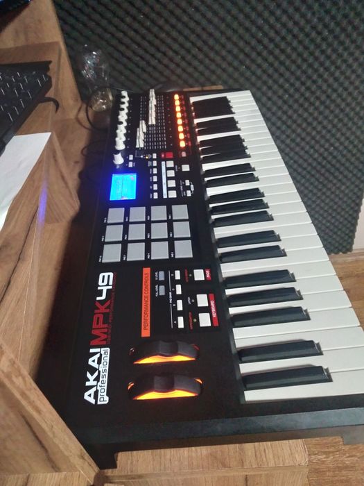 Orgă, controller midi Akai mpk 49