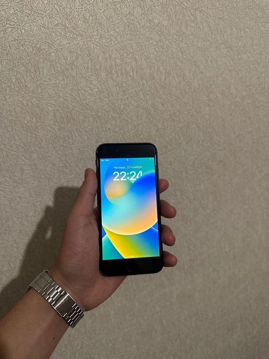 Продаю айфон 8 ,