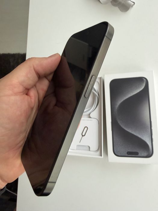Iphone 15pro Black Titan 256gb 1 год. гаранция като нов!