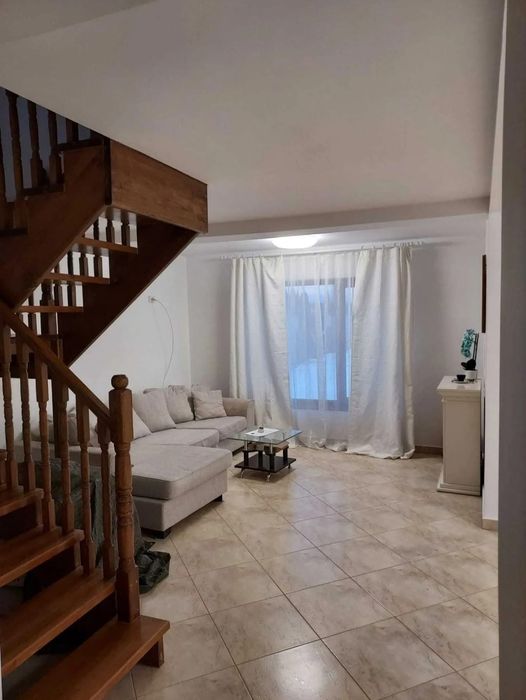 Închiriez vila în Dumbrava Rosie