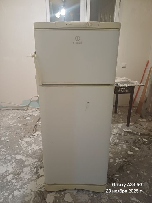 Продам  хорошую холодильник  состояние  нор