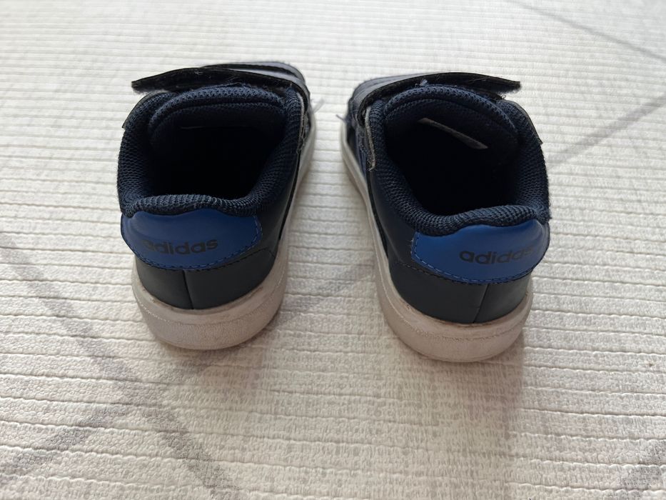 Обувки Adidas – размер 22