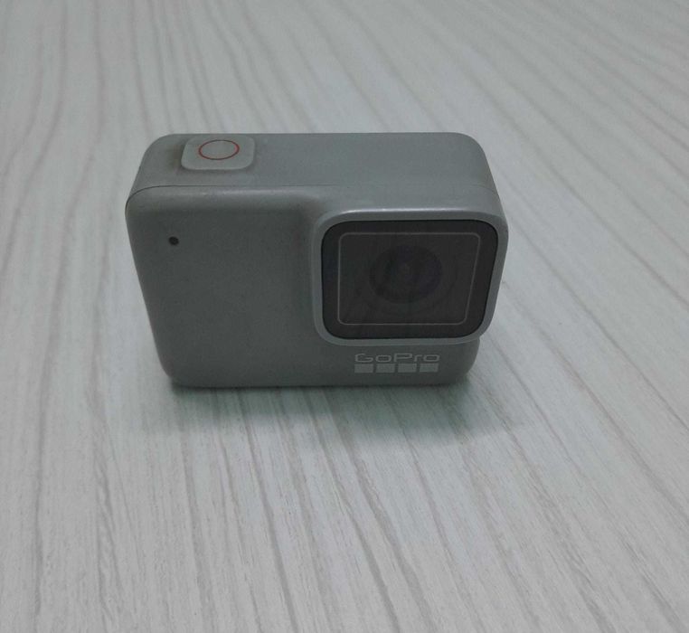 GoPro Hero 7 White+SanDisk 64GB+Suporturi Originale–Stare Foarte Bună