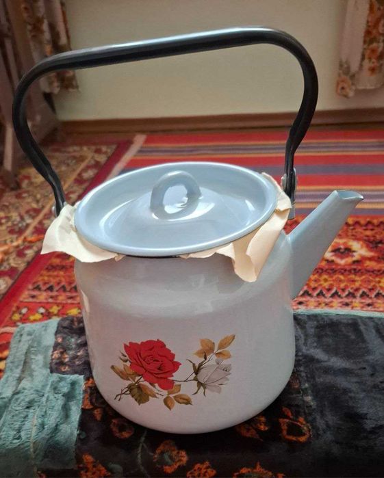 Чайник эмалированный советский