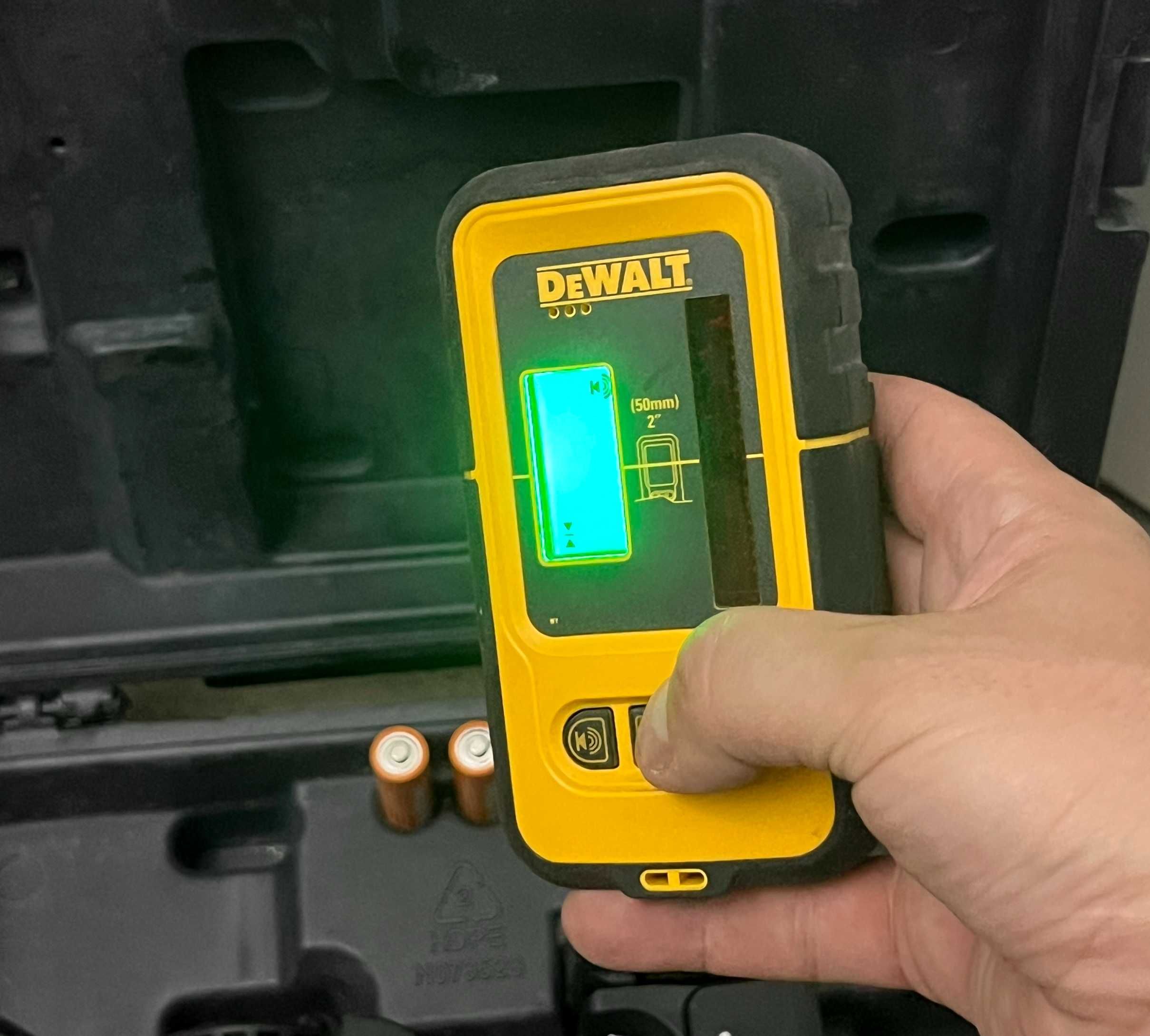 Nivela Laser DeWalt DW088 Interior Exterior + detector DE0892 rosu set