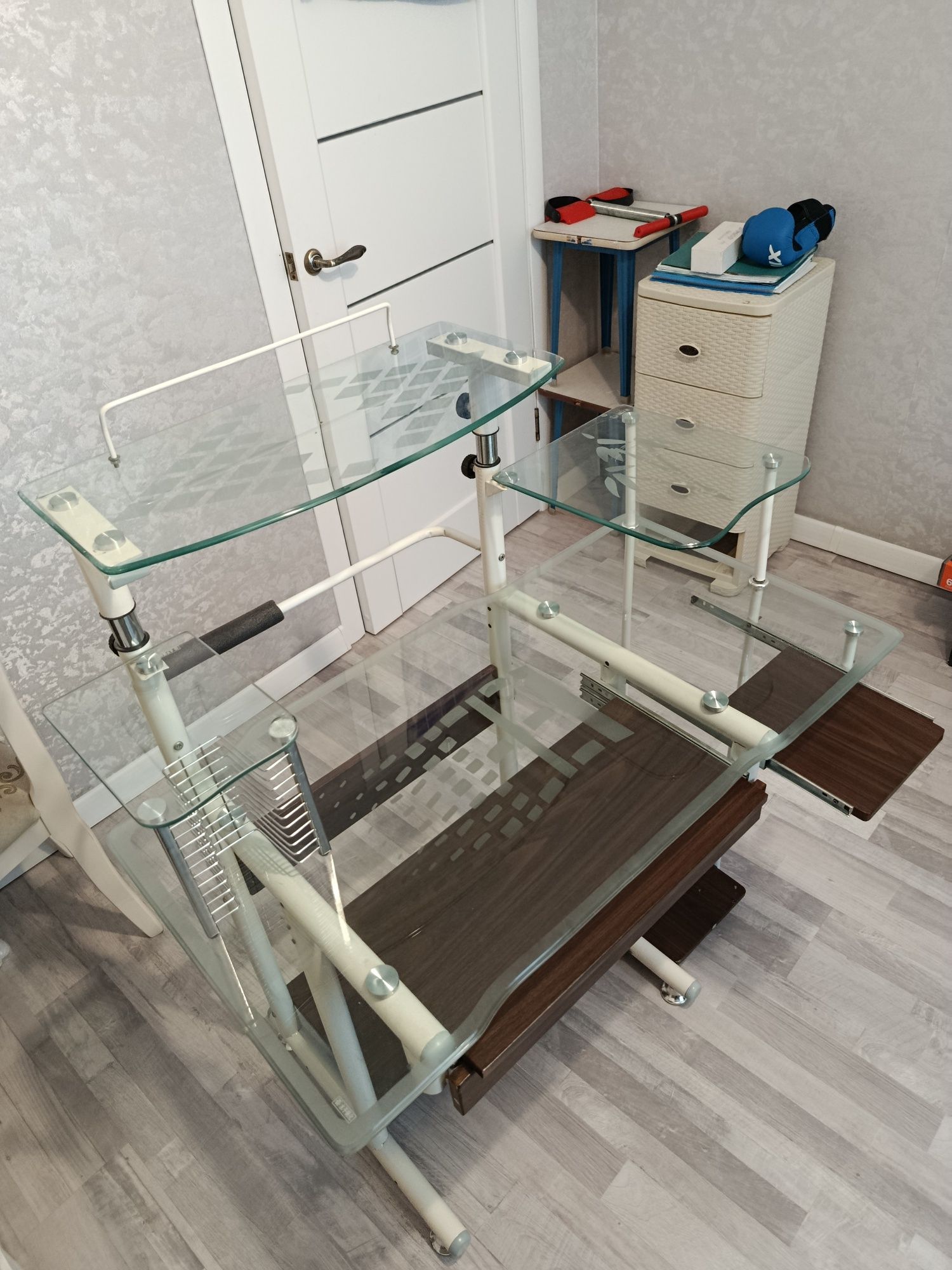 Компьютерный стол