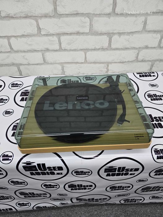 Виниловый проигрыватель Lenco L-30.