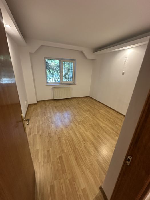 Apartament  4 + 1 camere parter Auchan Rolast