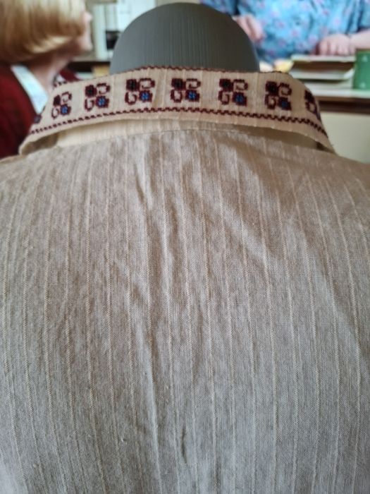 Риза с богата бродерия