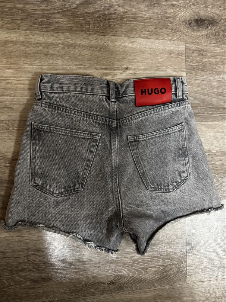 Дамски къси панталони HUGO