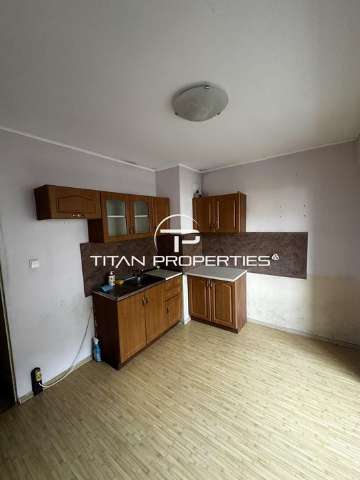 Дава се под наем Тристаен апартамент в Бургас, Изгрев - 80 кв.м за 408 € - Снимка #1