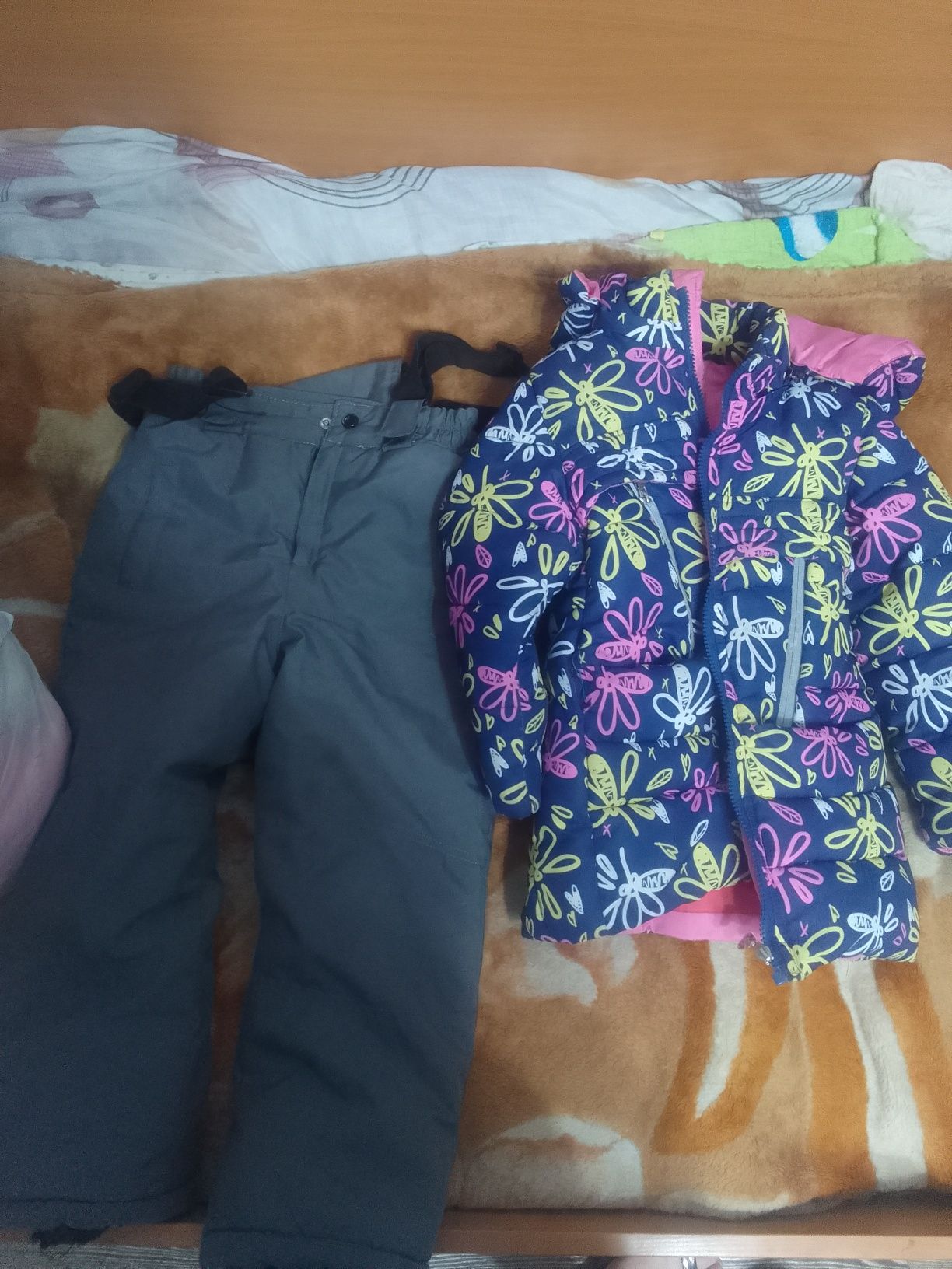 Женские разные с42до 48р,детские мальчику5,6лет и девочкам 3,5,8лет