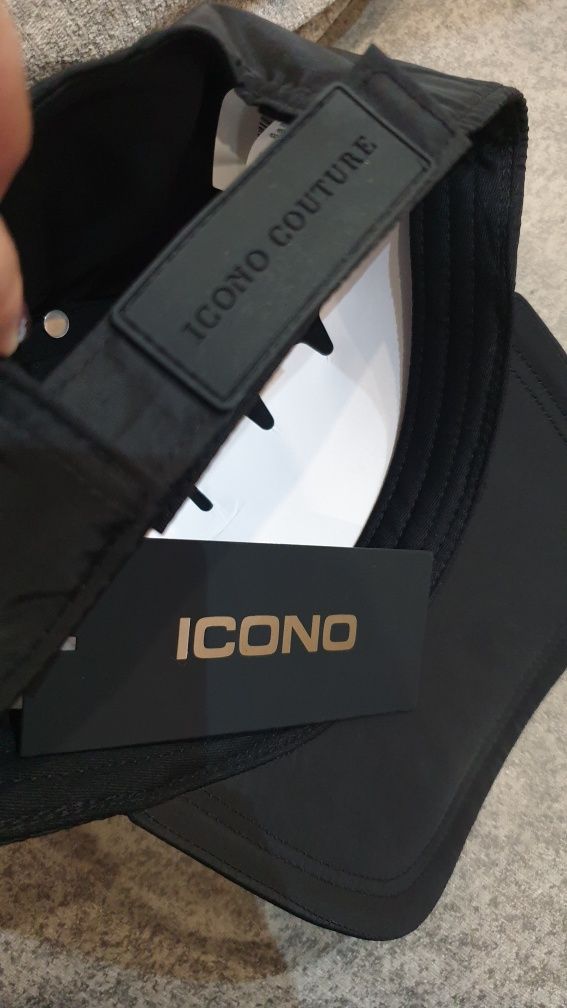 Шапка с козирка и надпис ICONO