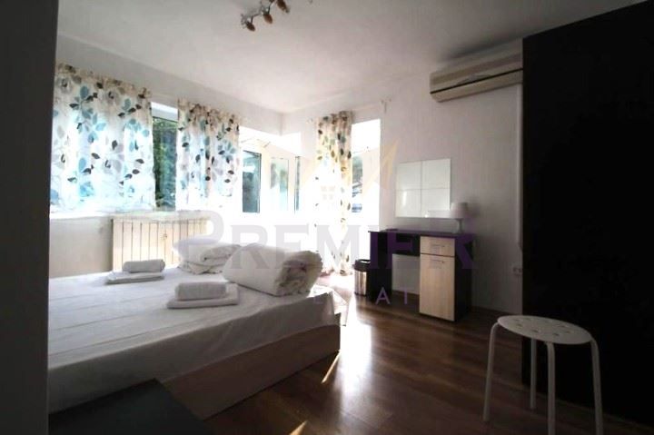 Продава се Четиристаен апартамент в София, Център - 115 кв.м за 3305 €/кв.м - Снимка #2