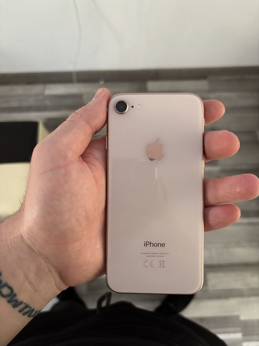Vand iphone 8 rose impecabil ca nou