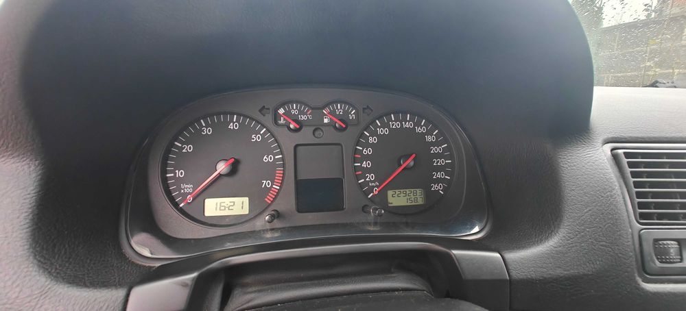 Vand VW Golf IV automat !!