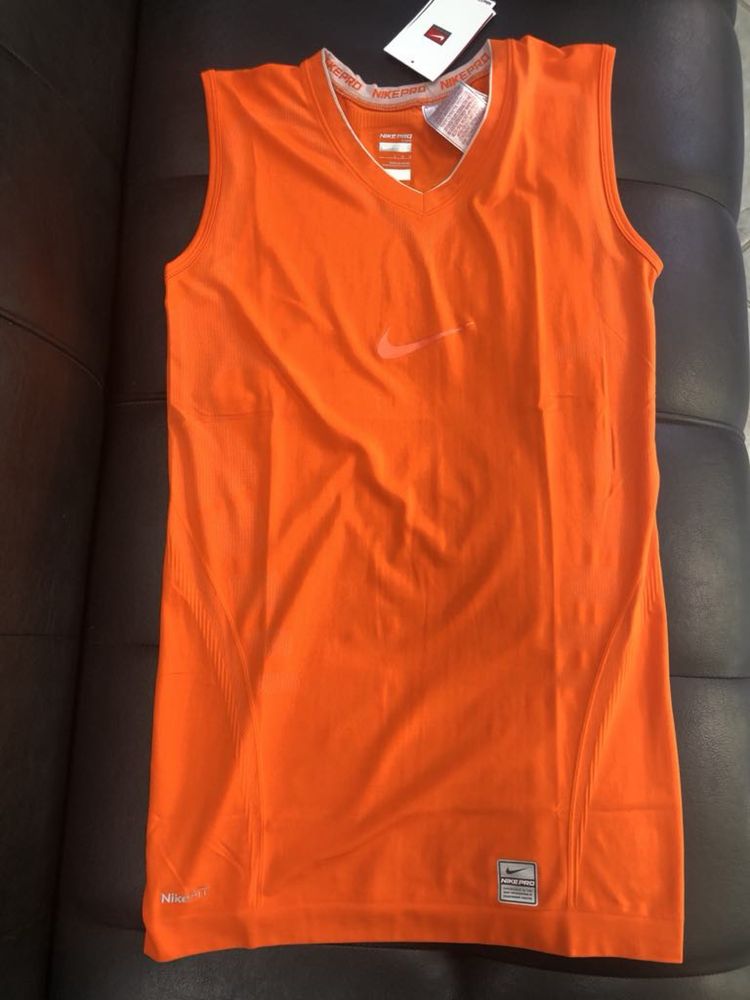 Оригинален фитнес питник Nike Pro
