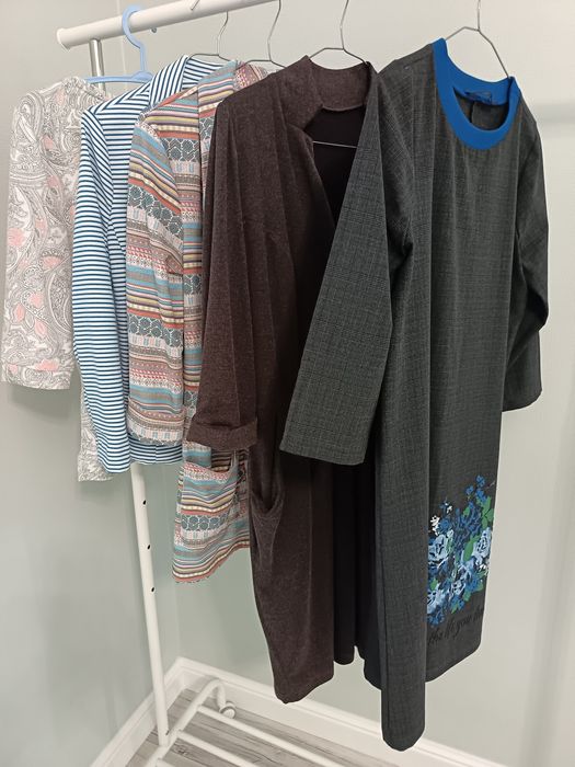 Отдам в дар женские вещи  р 42, S.