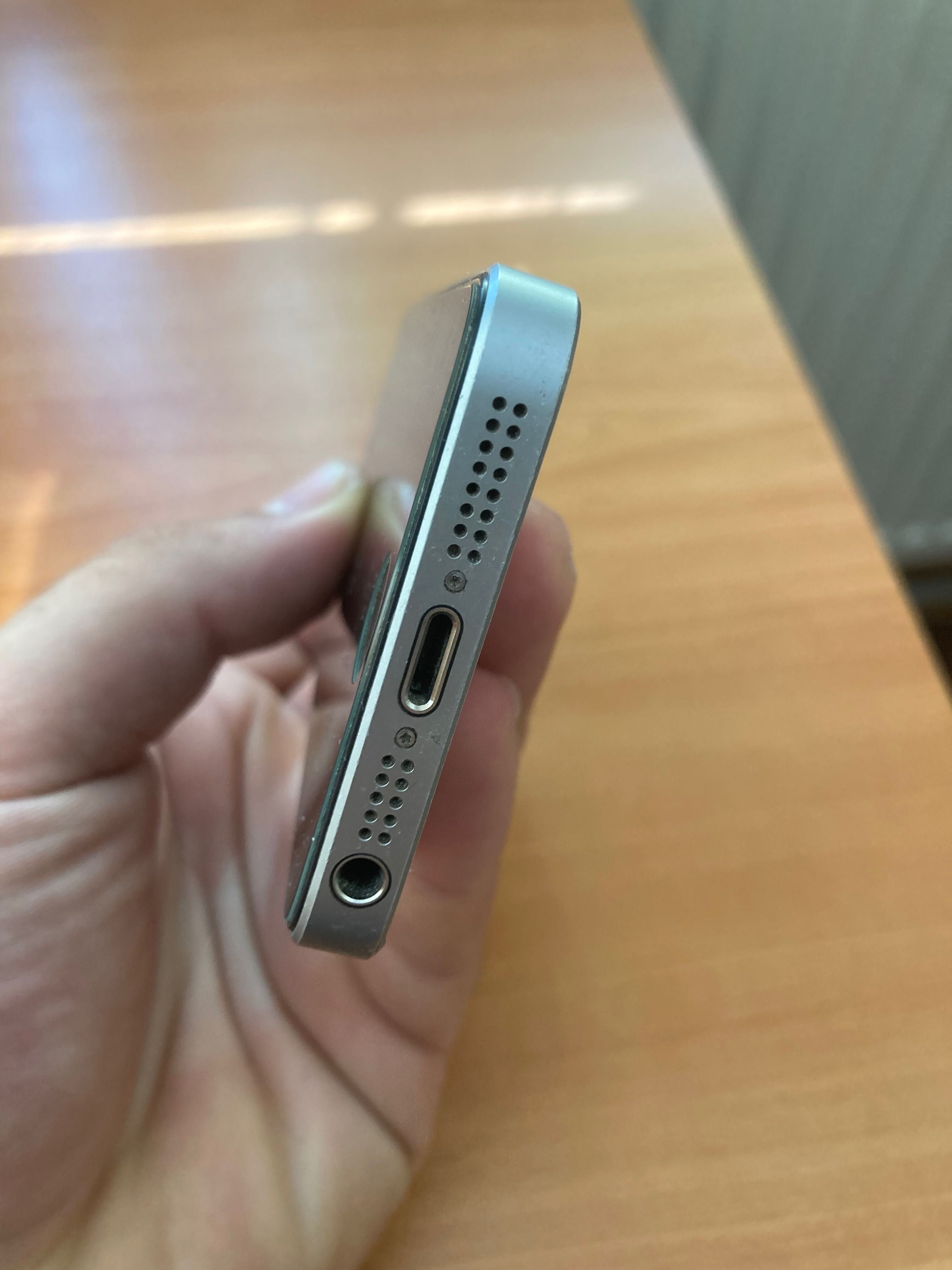 Iphone SE 2016 Като Нов