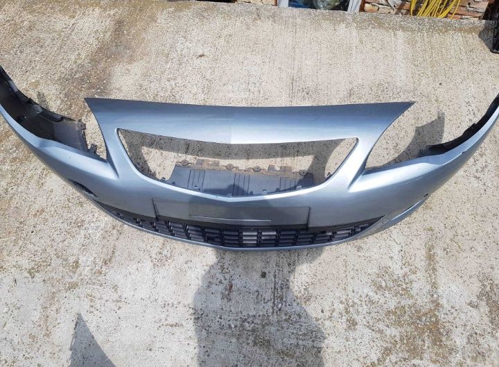 Продавам оригинална предна и задна броня за Opel Astra J