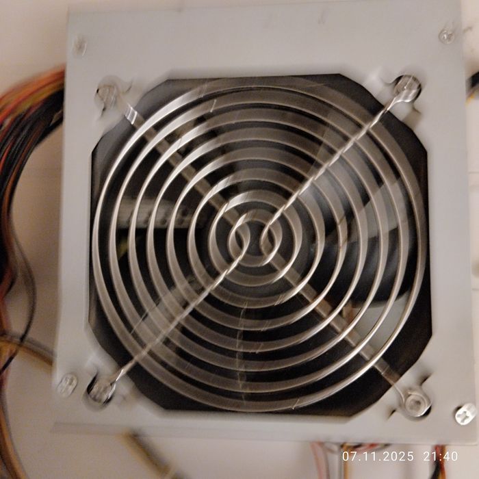 Блок питания 550 w Samsug .