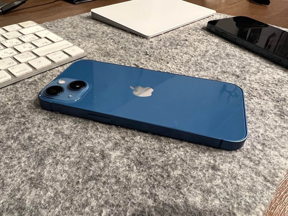 Продам IPhone 13 256 gb синий идеал