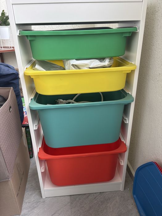 Шкаф Икеа с кутии