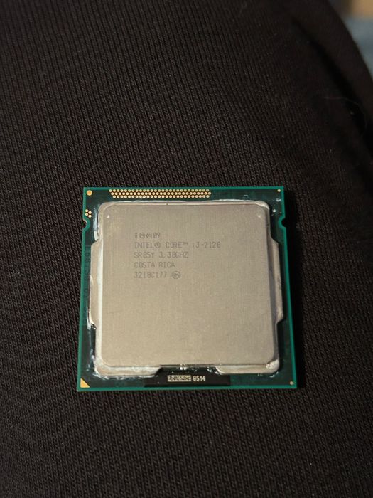 Vand urgen intel i3 2128 cooler si hard disk 500 gb