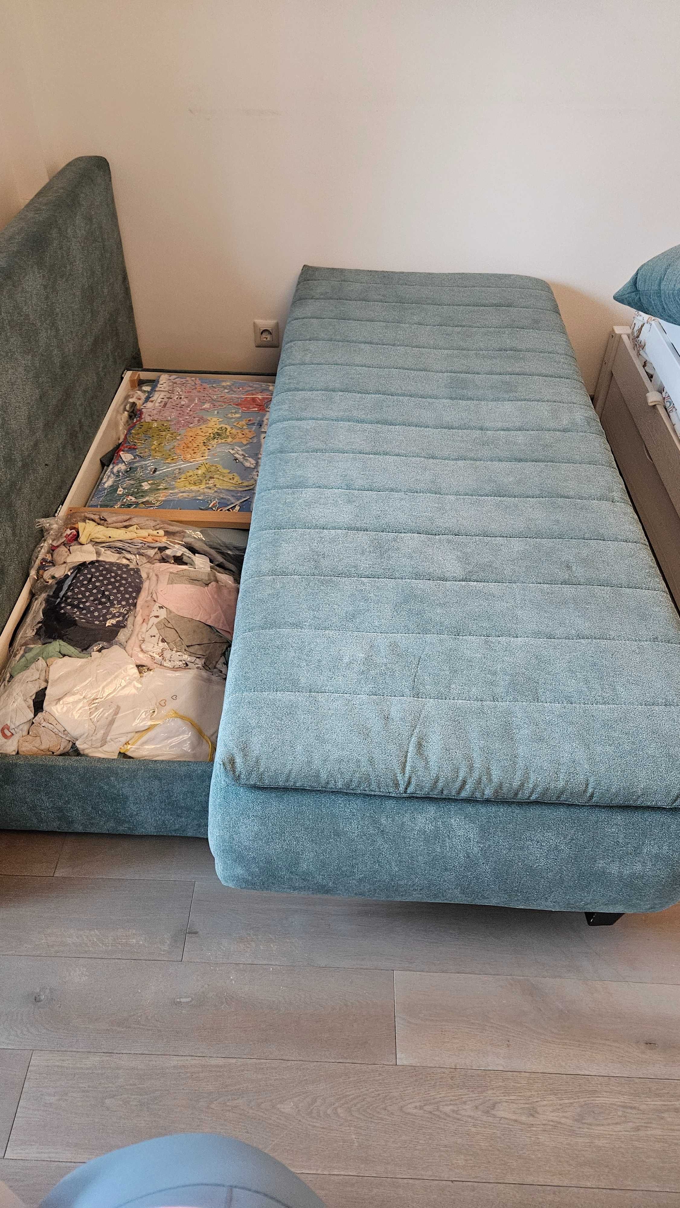 Vând canapea extensibila 2 metri, verde/turcoaz