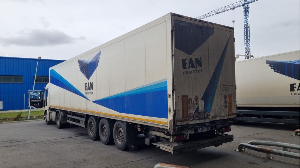 Semiremorca Box  Izoterma  Dry Schmitz Krone