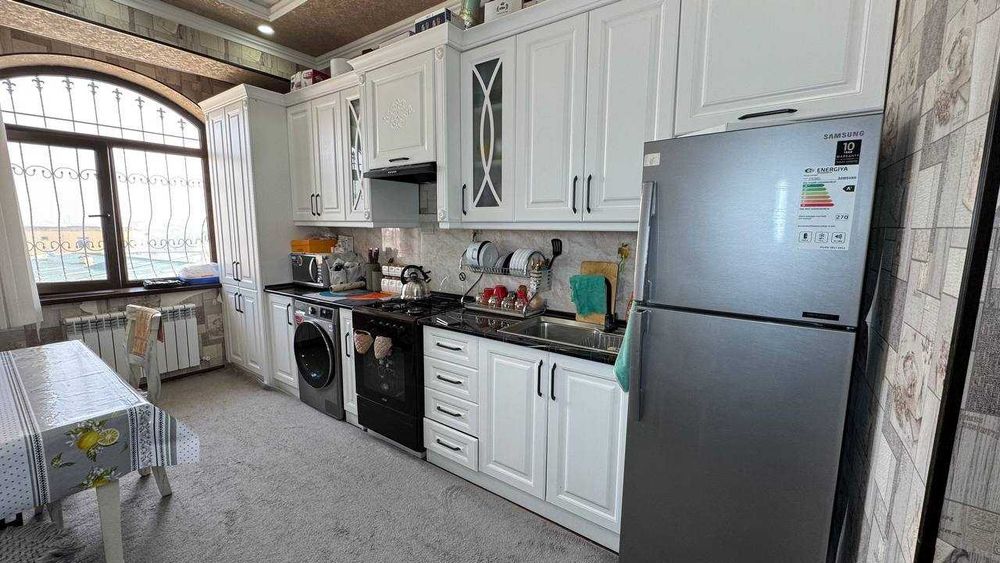 Шахар маркази Агра банк 6 қавақтда 2 хонали квартира сотилади.ID: 1503