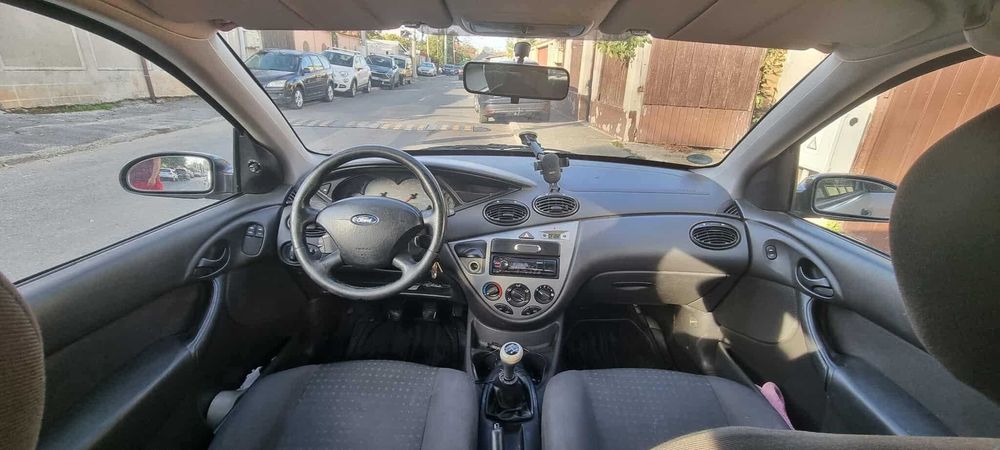 Vand Ford Focus 1600 cmc Breack Benzina anul 2004 Inmatriculat