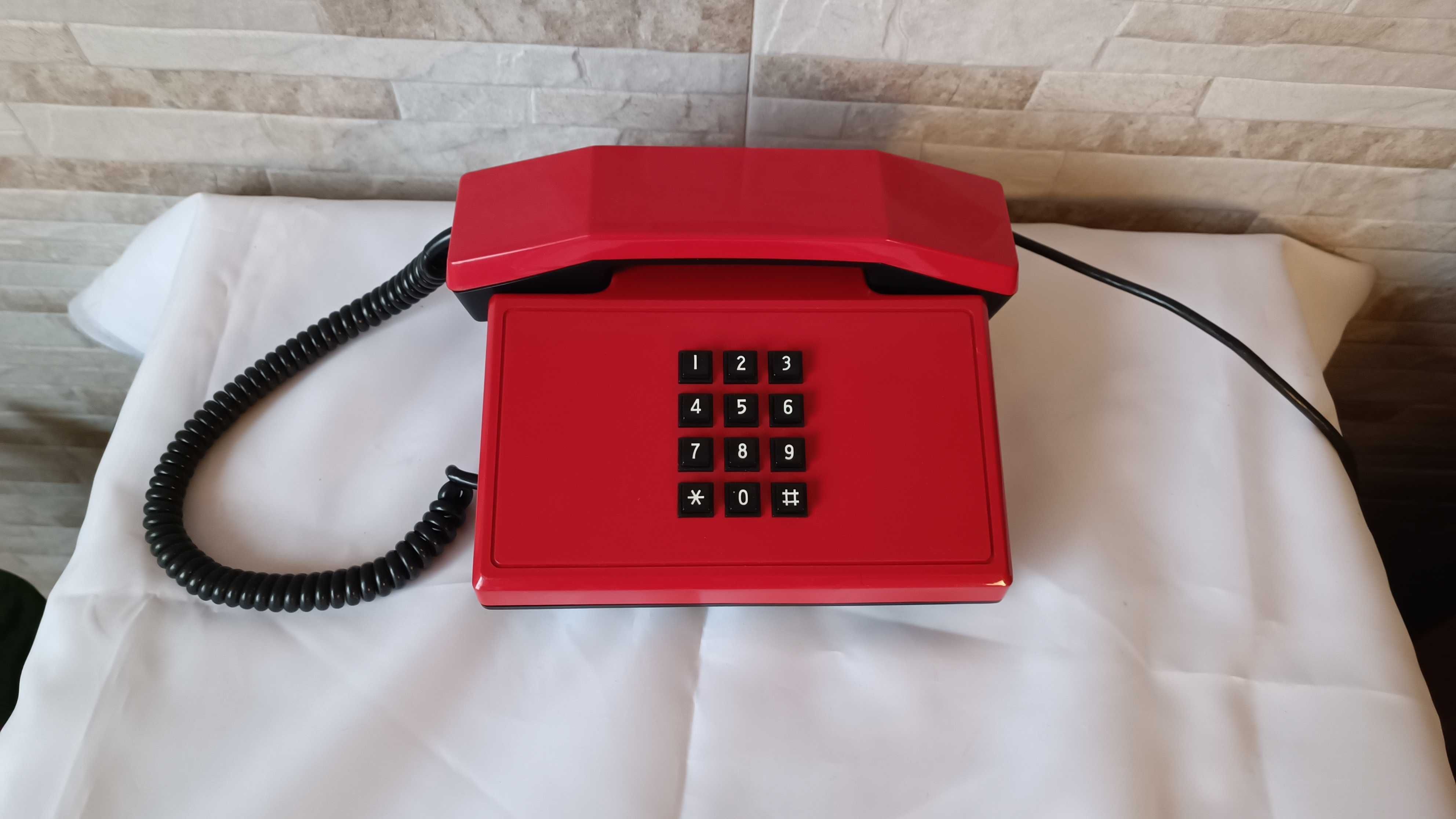 Стар български телефон със слушалка - РЕСПРОМ - ТА-920 - 1988 година
