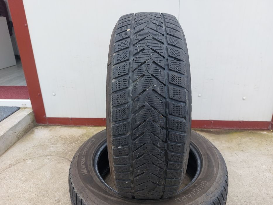 100 lei bucata! Doua anvelope M+S 215 60 17 Vredestein