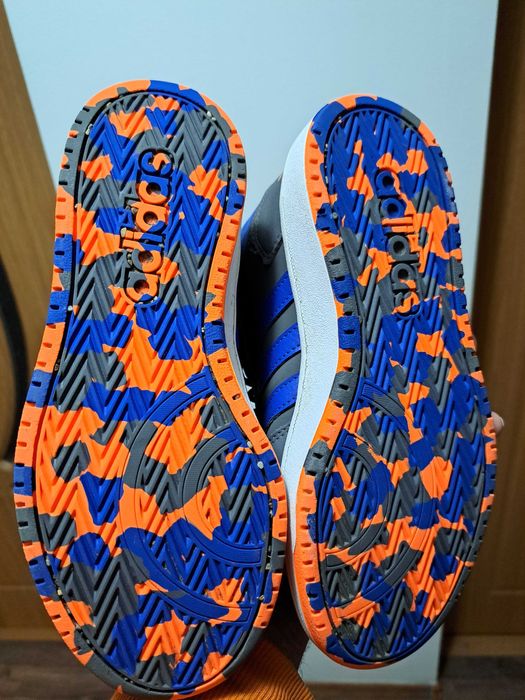 Vand pantofi sport Adidas ca noi