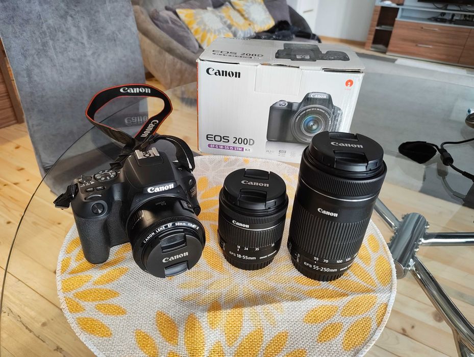 Фотоапарат Canon EOS 200D + 3бр обективи